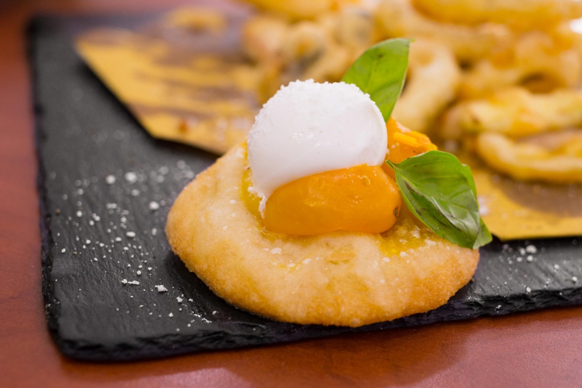 AVPN - Course of deep-fried neapolitan food