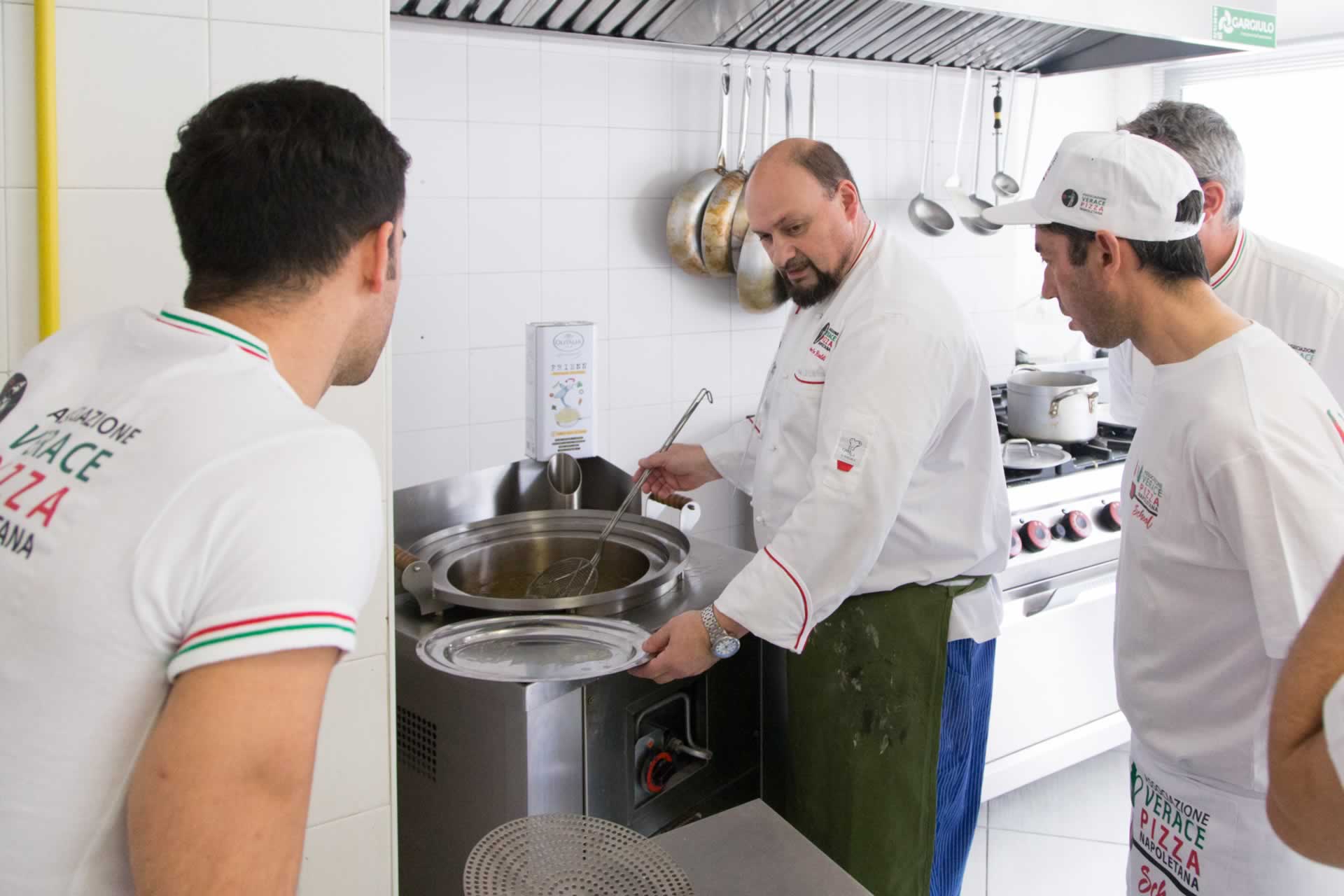 AVPN - Course of deep-fried neapolitan food