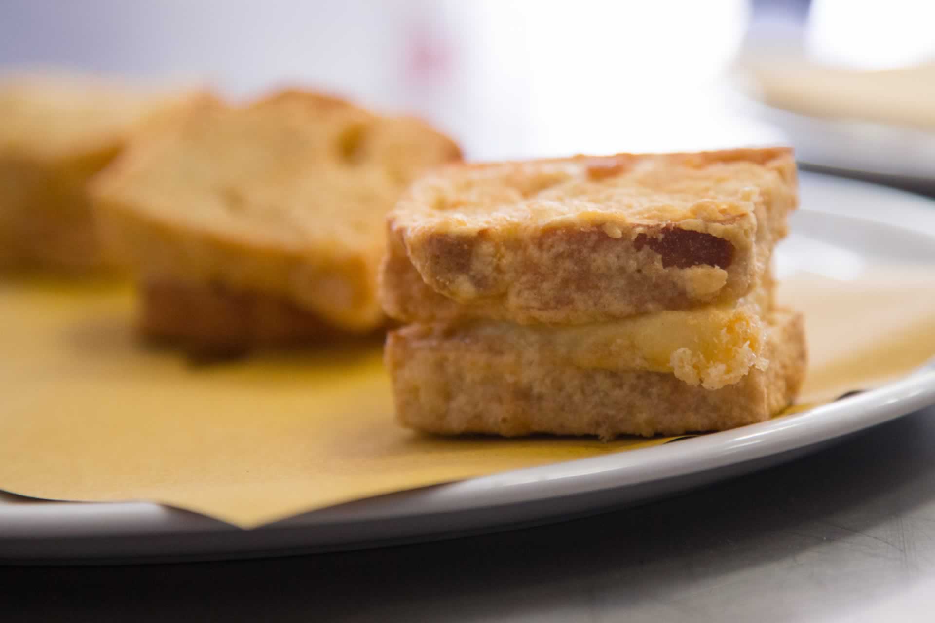 AVPN - Course of deep-fried neapolitan food