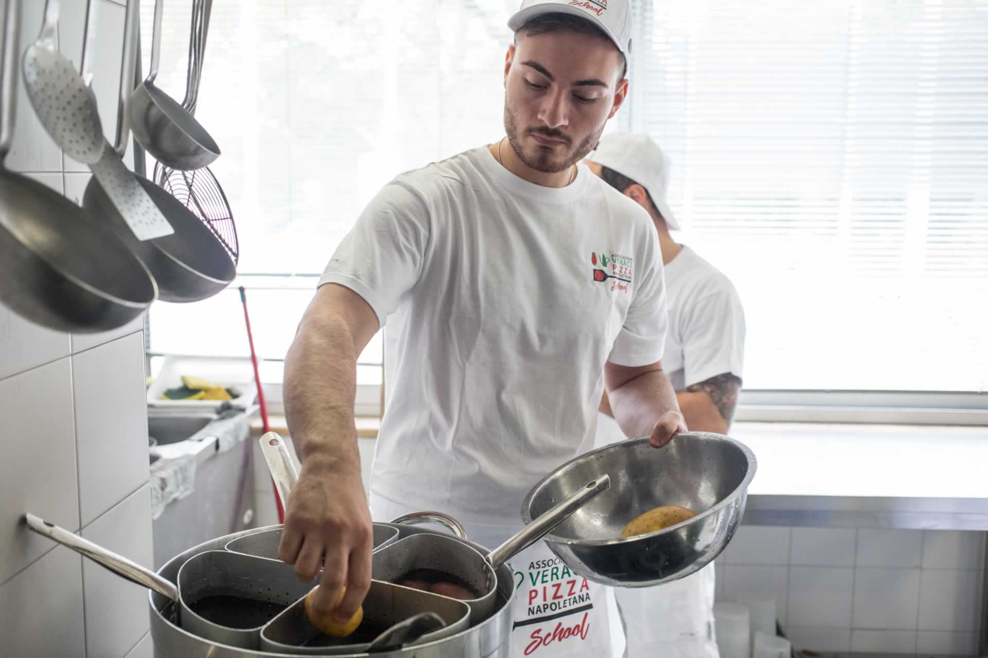 AVPN - Course of deep-fried neapolitan food