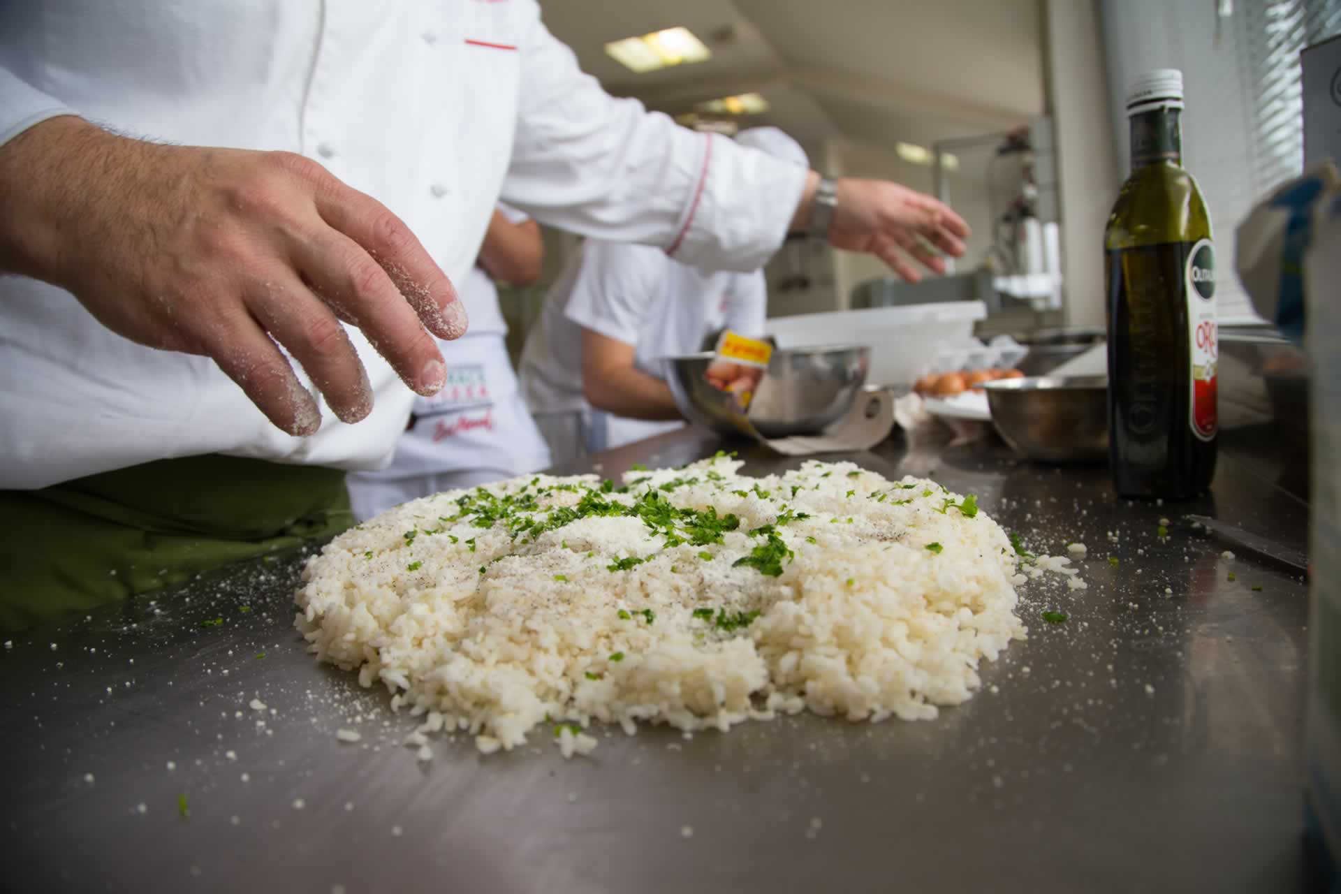 AVPN - Course of deep-fried neapolitan food