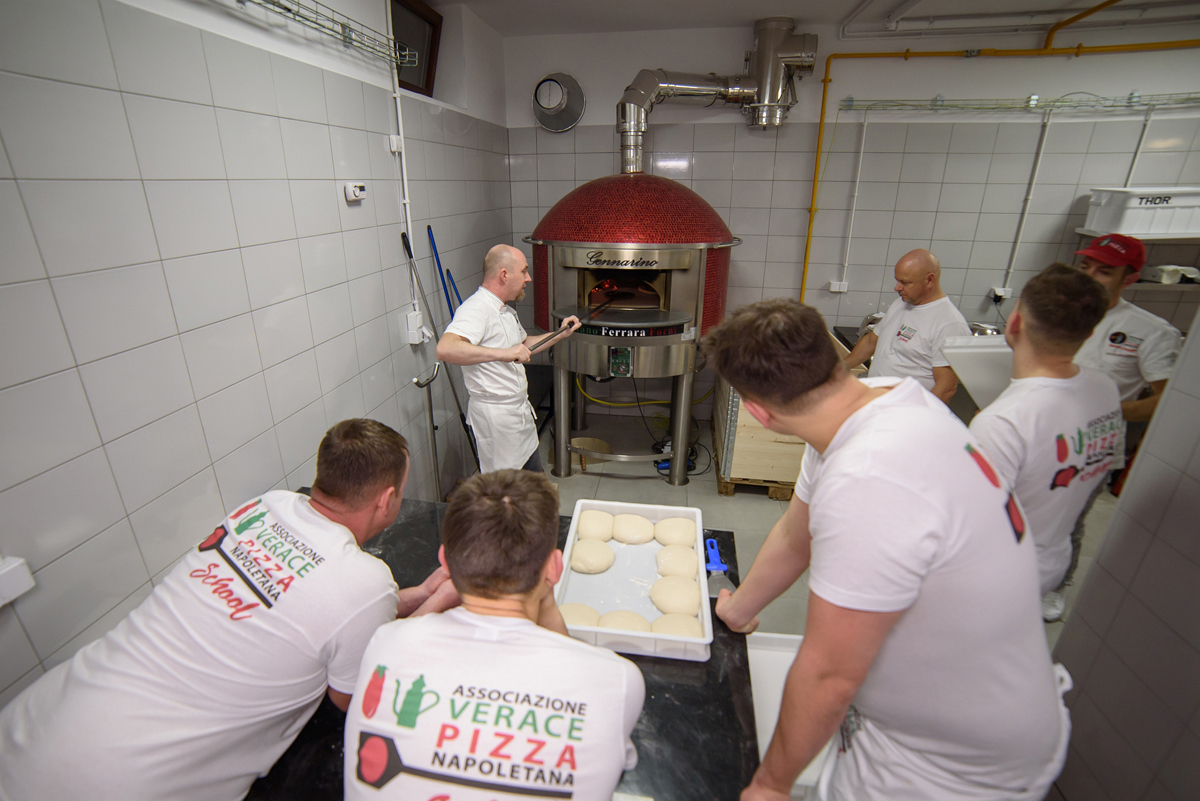 La Vera Pizza Napoletana in Polonia. Intervistiamo oggi Ewelina Przygocka, la direttrice dell'AVPN School di Poznan - 