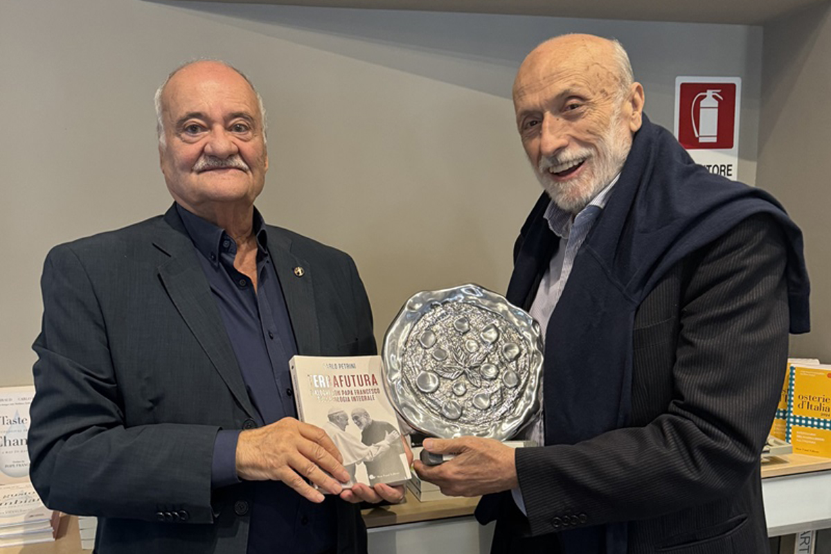 Donated to Carlo Petrini the symbolic work of True Neapolitan Pizza