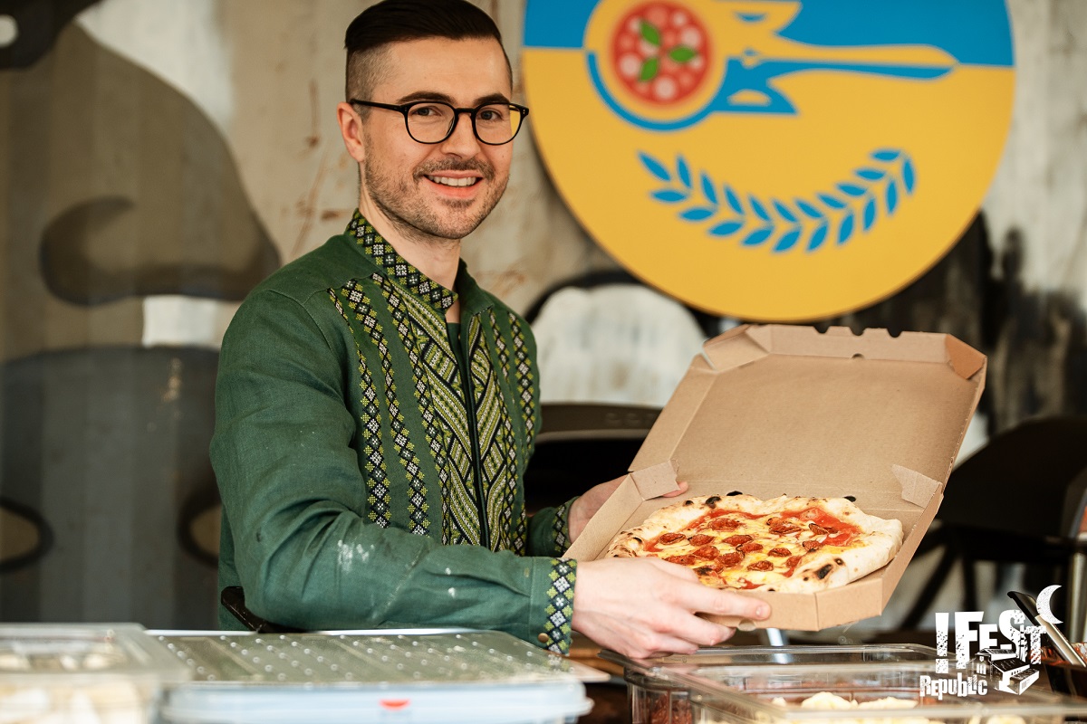 Pizza For Ukraine: un ex studente AVPN a Leopoli per sfornare pizza e aiutare i civili